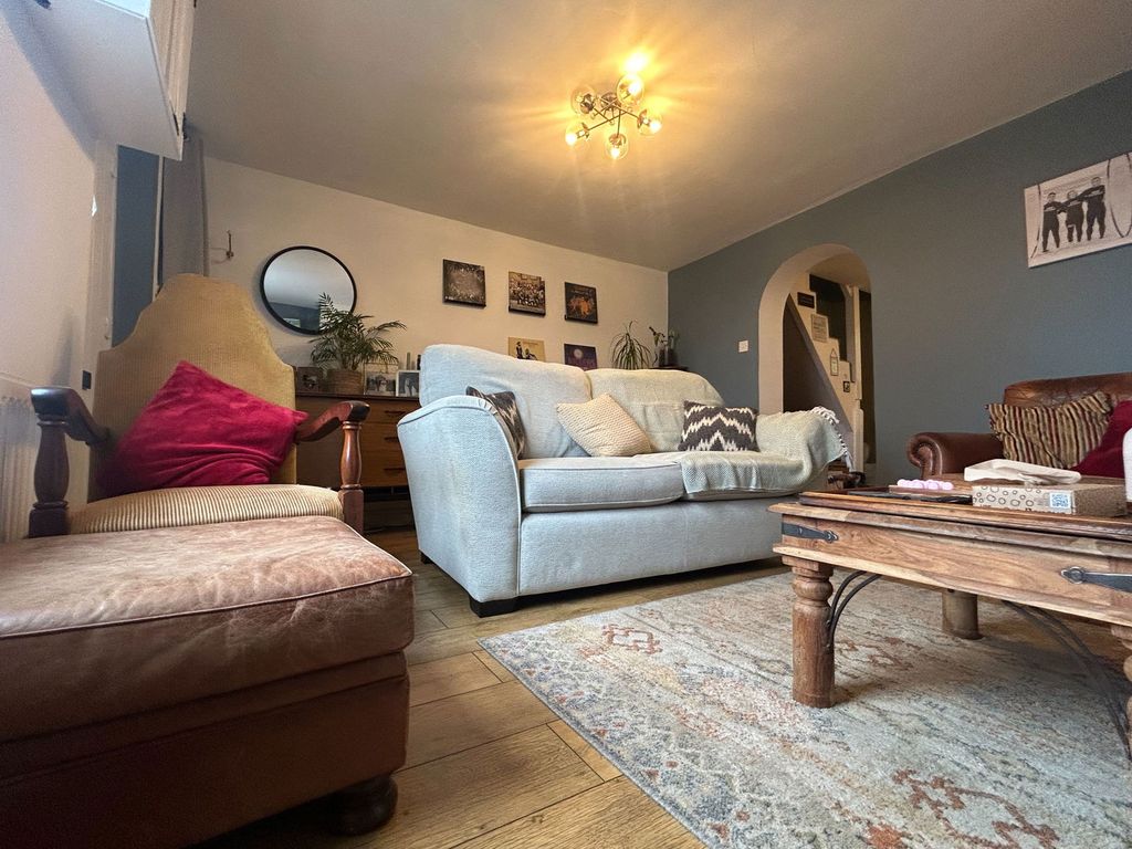 Property photo 3 of 27