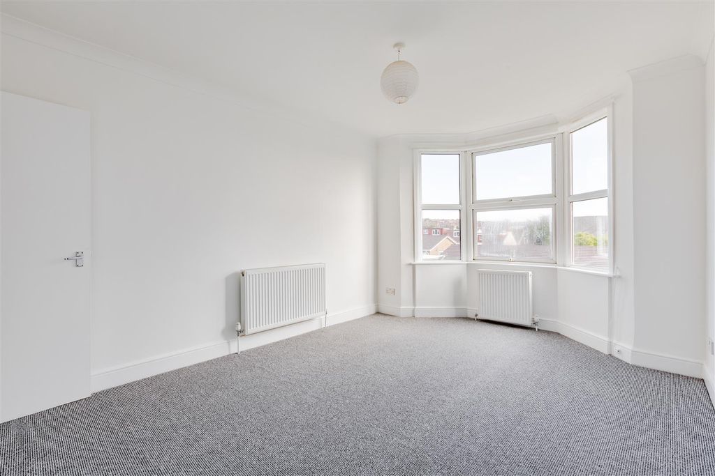 Property photo 3 of 8 Studio