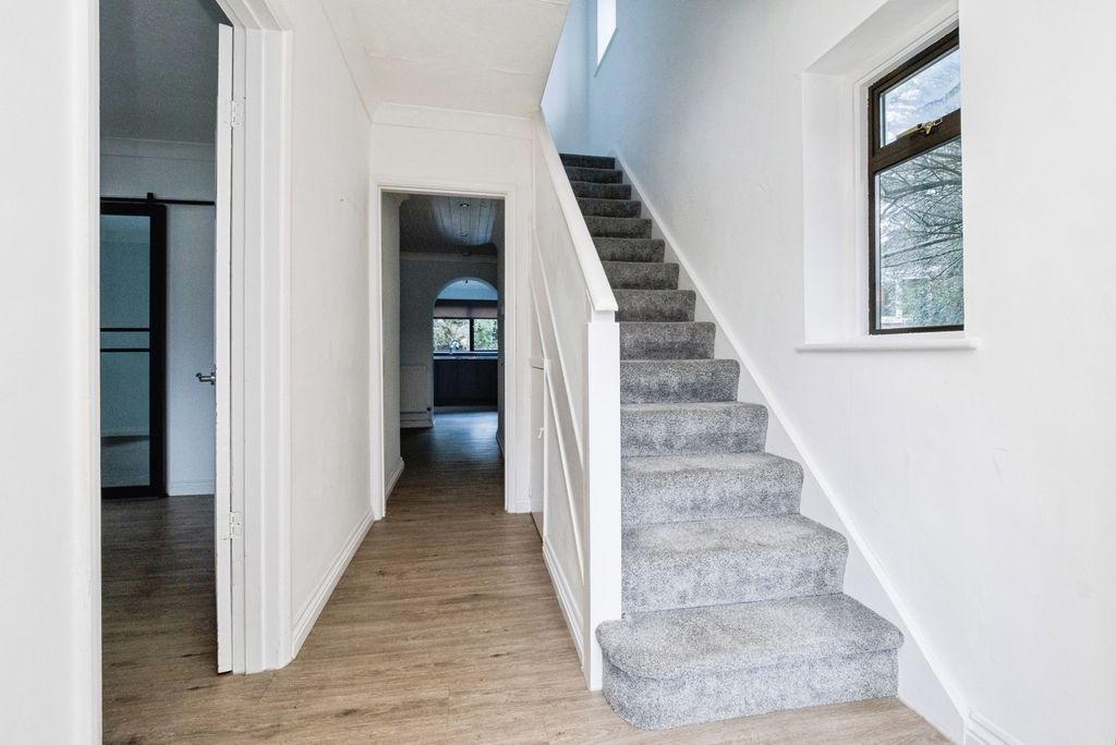 Property photo 2 of 16 Pbox-Img.Jpg