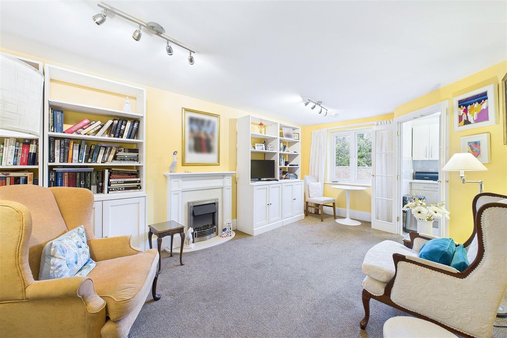 Property photo 2 of 12