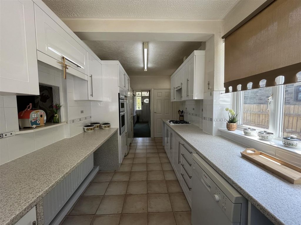 Property photo 2 of 24 Kitchen