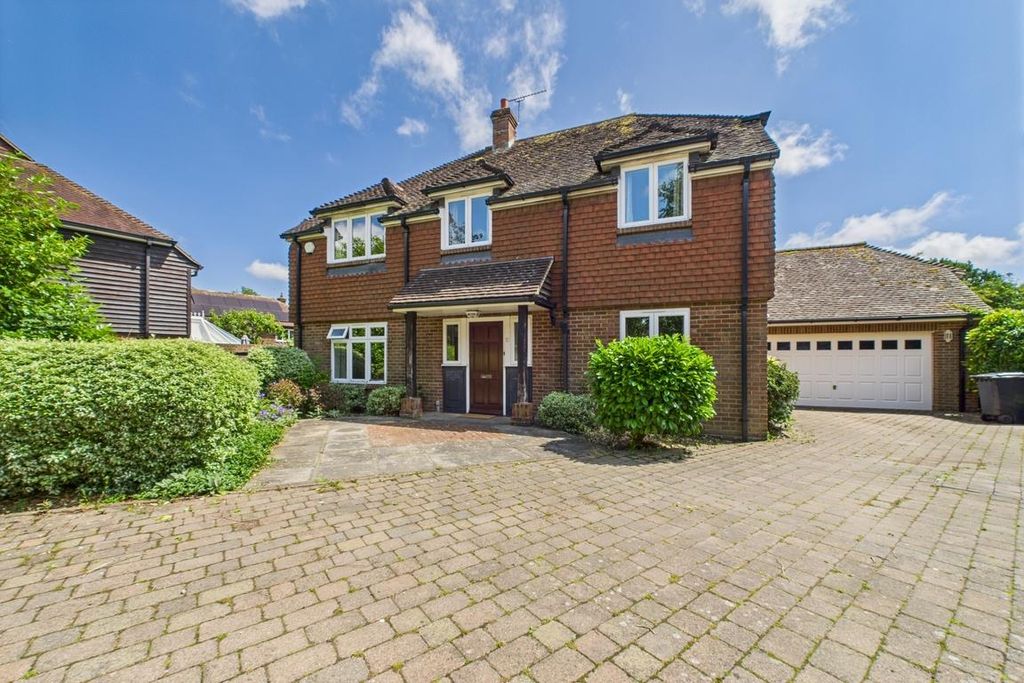 Property photo 1 of 37 Cam01894G0-Pr0189-Still045.Jpg