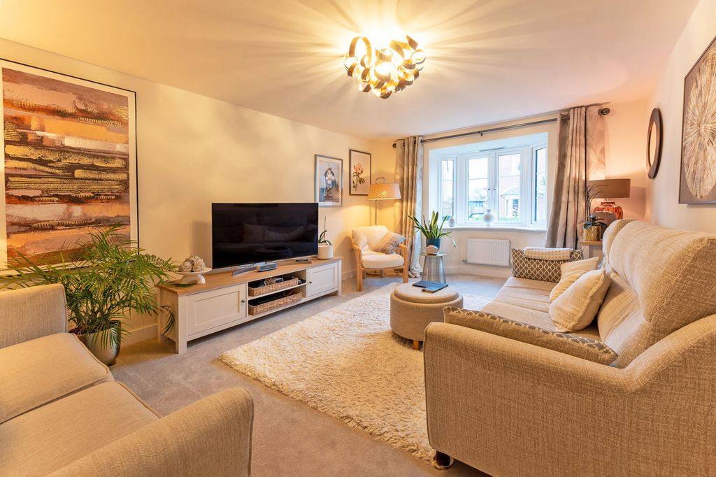 Property photo 2 of 20