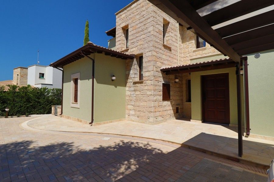 Property photo 3 of 47