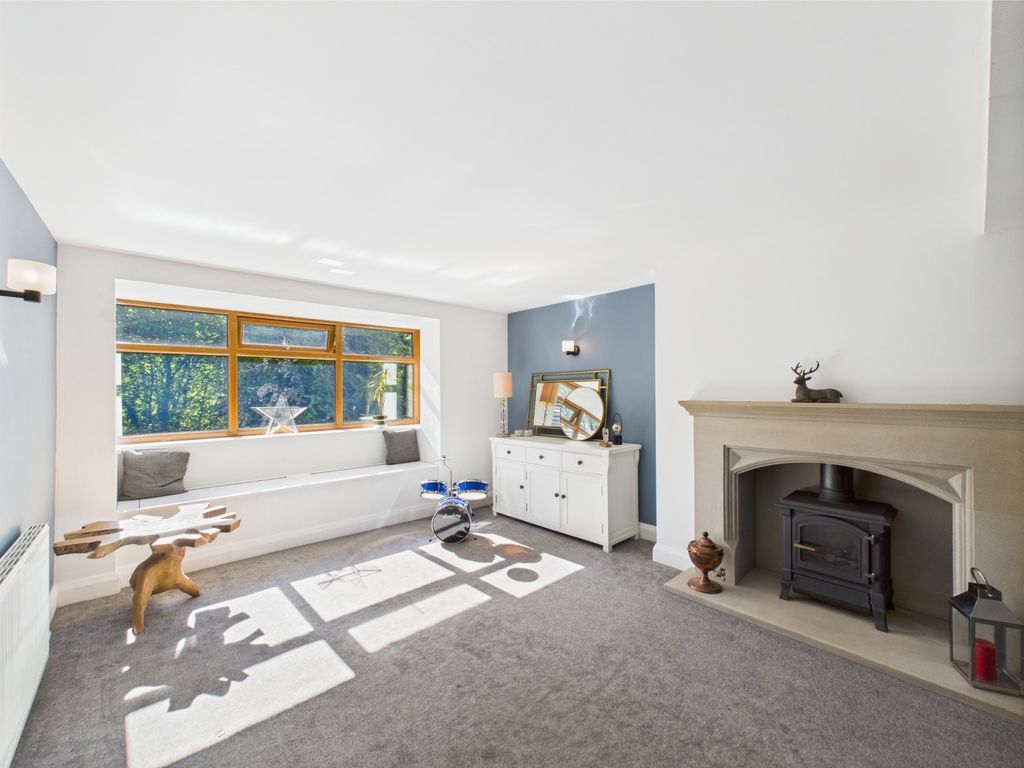 Property photo 1 of 25 Living Room