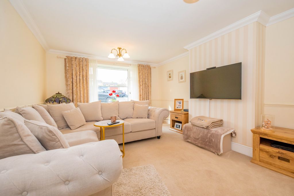 Property photo 3 of 18 Living Room