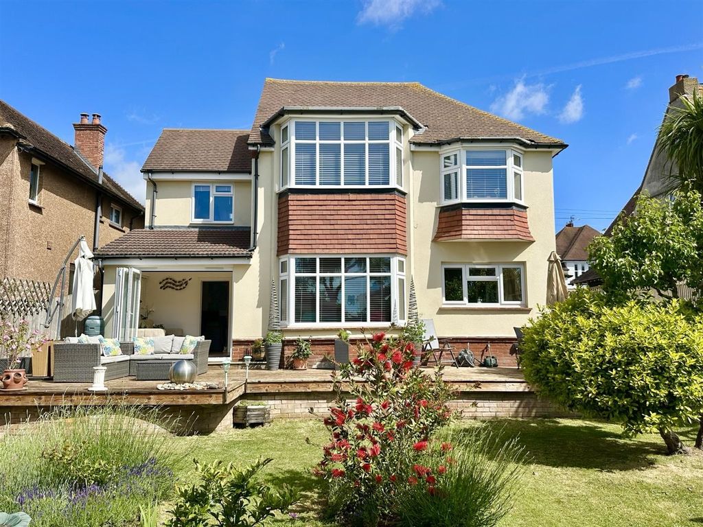 Property photo 1 of 28