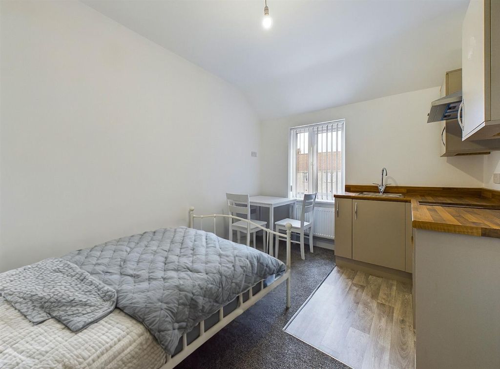 Property photo 1 of 4 Bed 4.Png