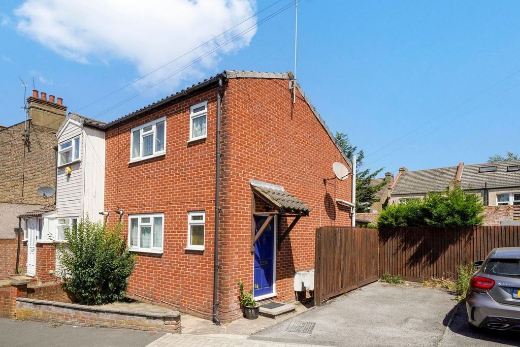 Property photo 1 of 23