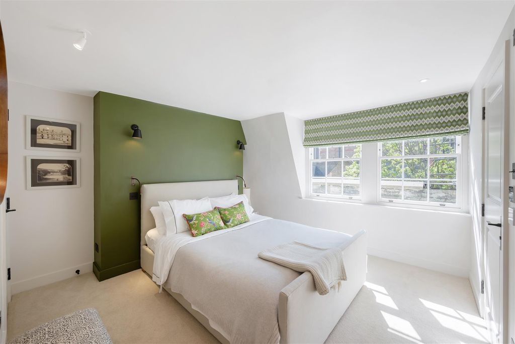 Property photo 3 of 27 4, 3 Sloane Terrace Hi-9.Jpg