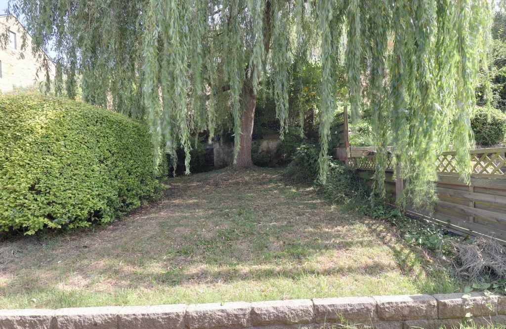 Property photo 2 of 13 Garden 1
