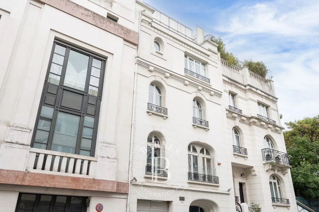 Property photo 2 of 9 Barnes-Final Barnes-107 Rue Charles Lafitte