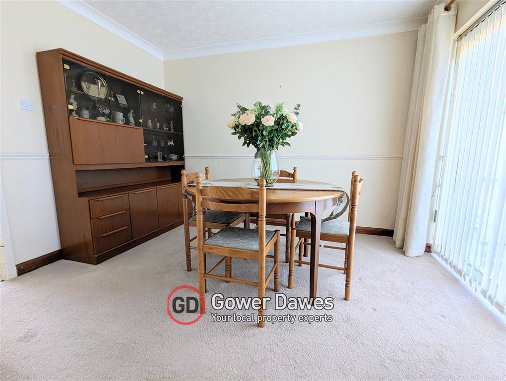 Property photo 3 of 12 Dining Room