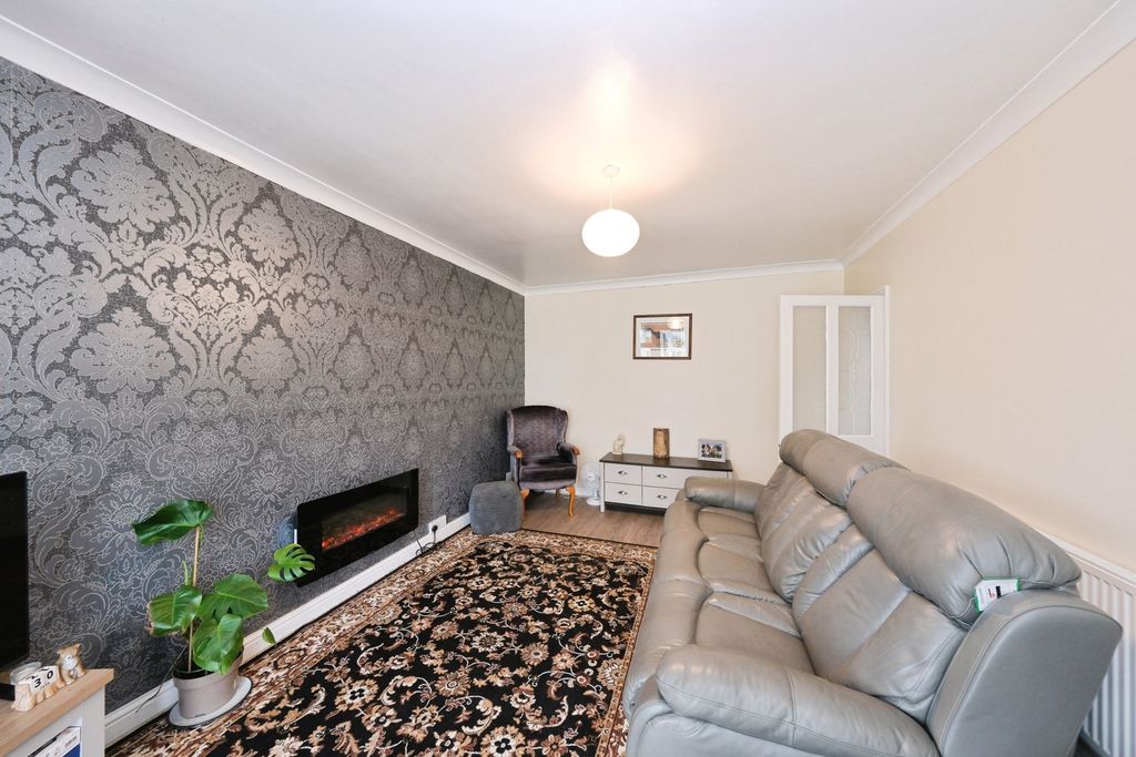 Property photo 3 of 18 Pbox-Img.Jpg