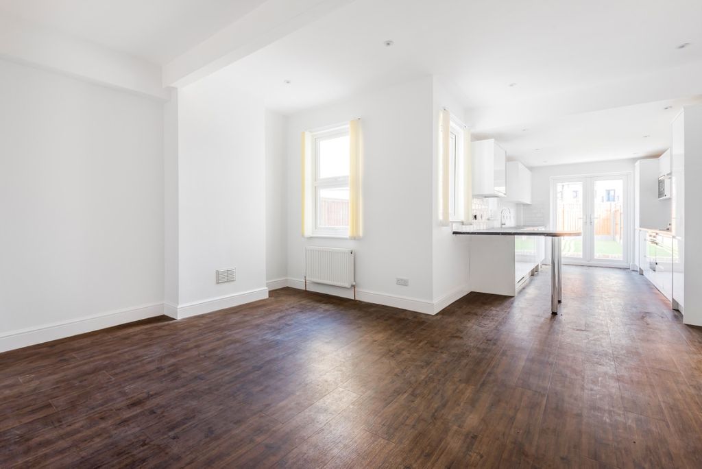 Property photo 3 of 14 828280 (2)