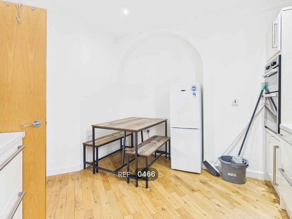 Property photo 3 of 14 Kitchen