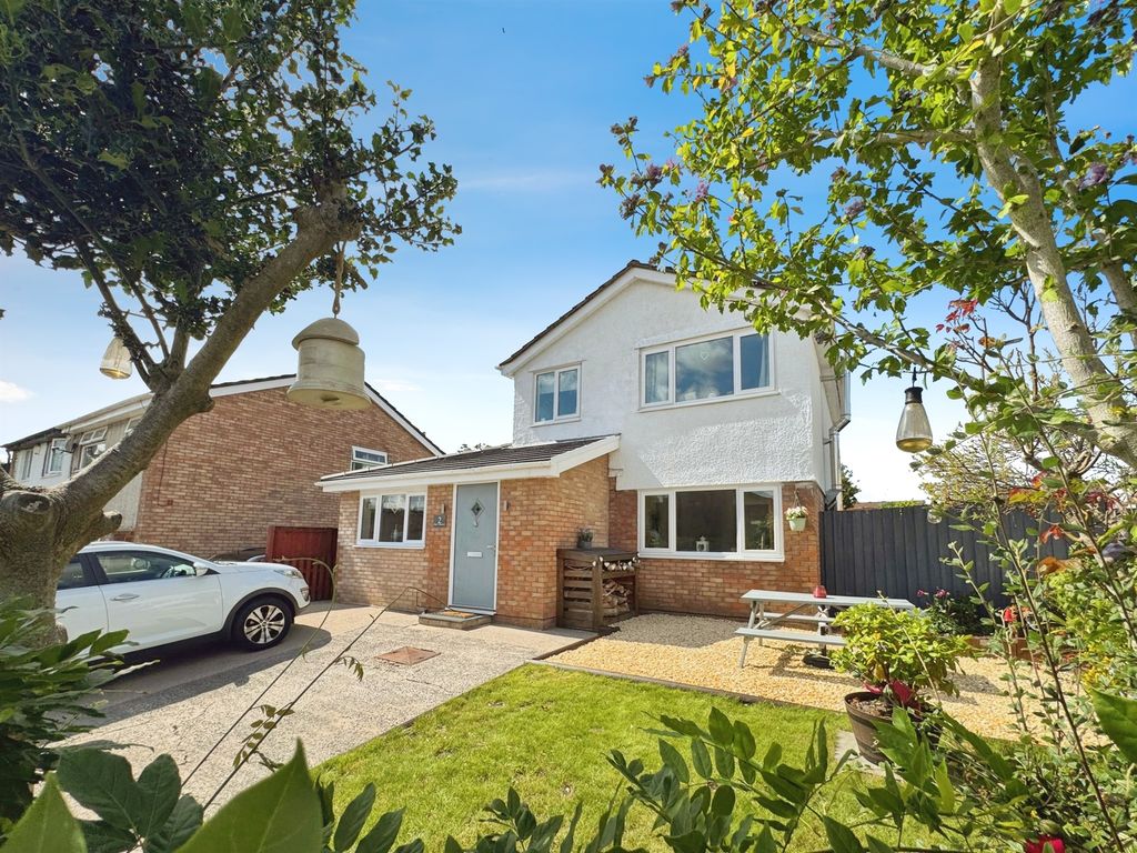 Property photo 2 of 28