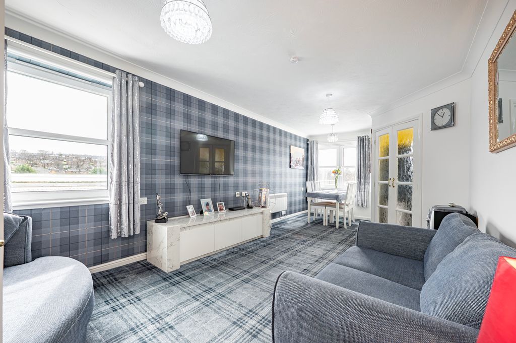 Property photo 2 of 31