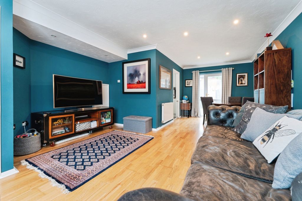 Property photo 3 of 21 Pbox-Img.Jpg