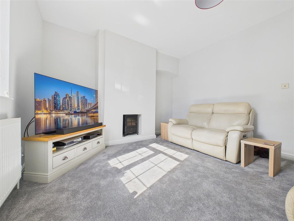 Property photo 3 of 9 Cam02453G0-Pr0164-Still005.Jpg