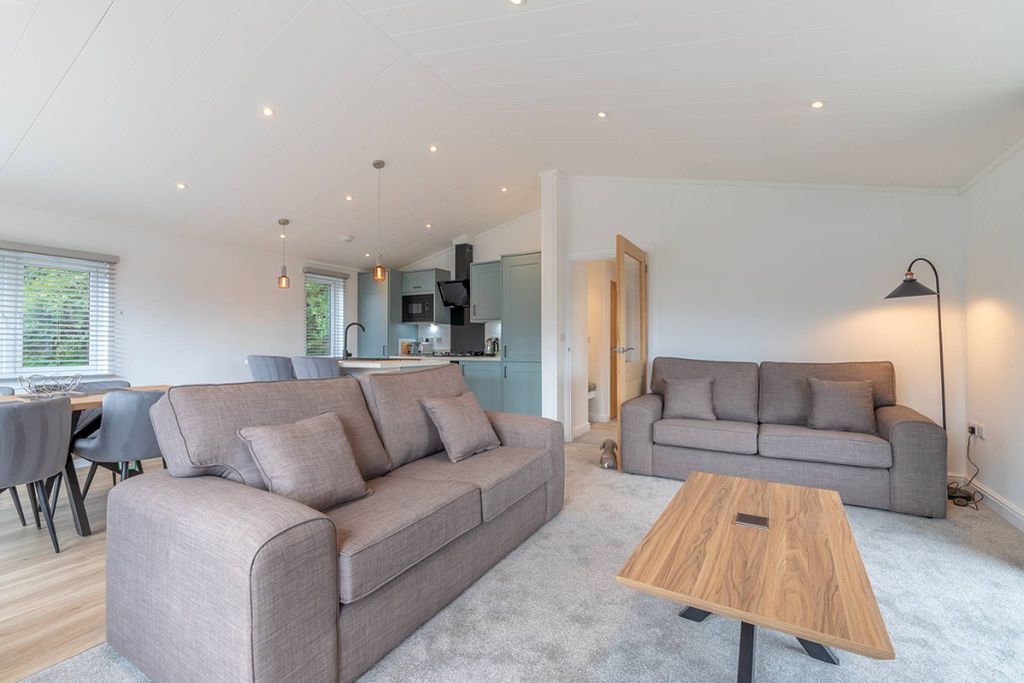 Property photo 2 of 24