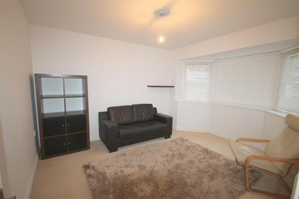 Property photo 3 of 12 Lounge Best.Jpg