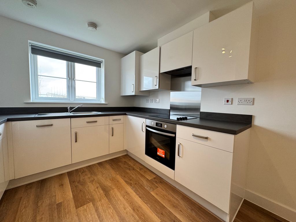 Property photo 3 of 19 Kitchen