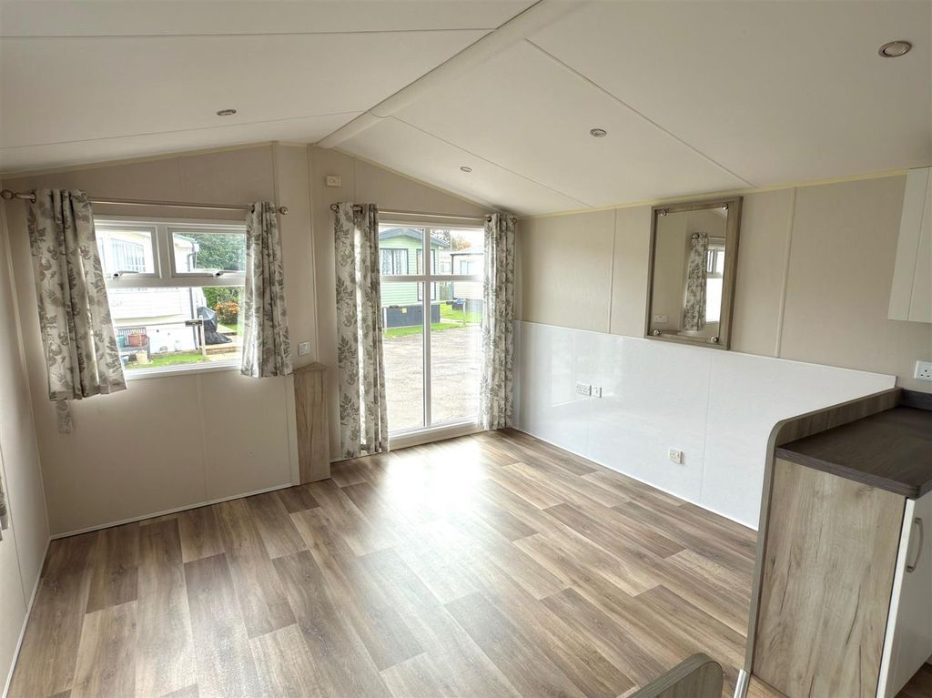 Property photo 2 of 14 Lounge.Jpg