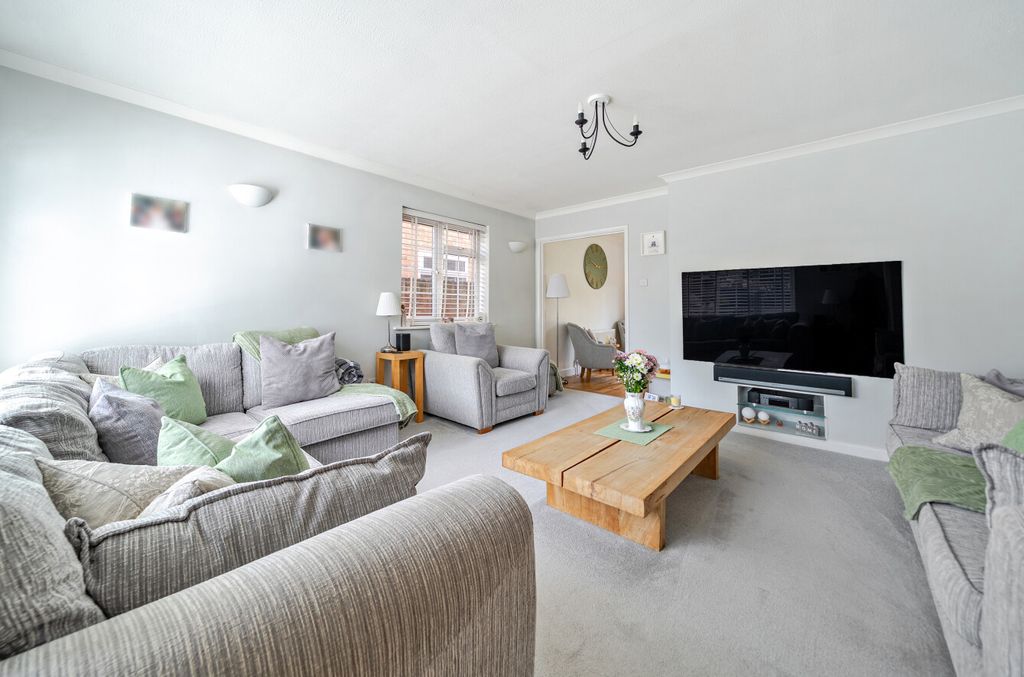 Property photo 3 of 13 1437353-25-69Cab5...