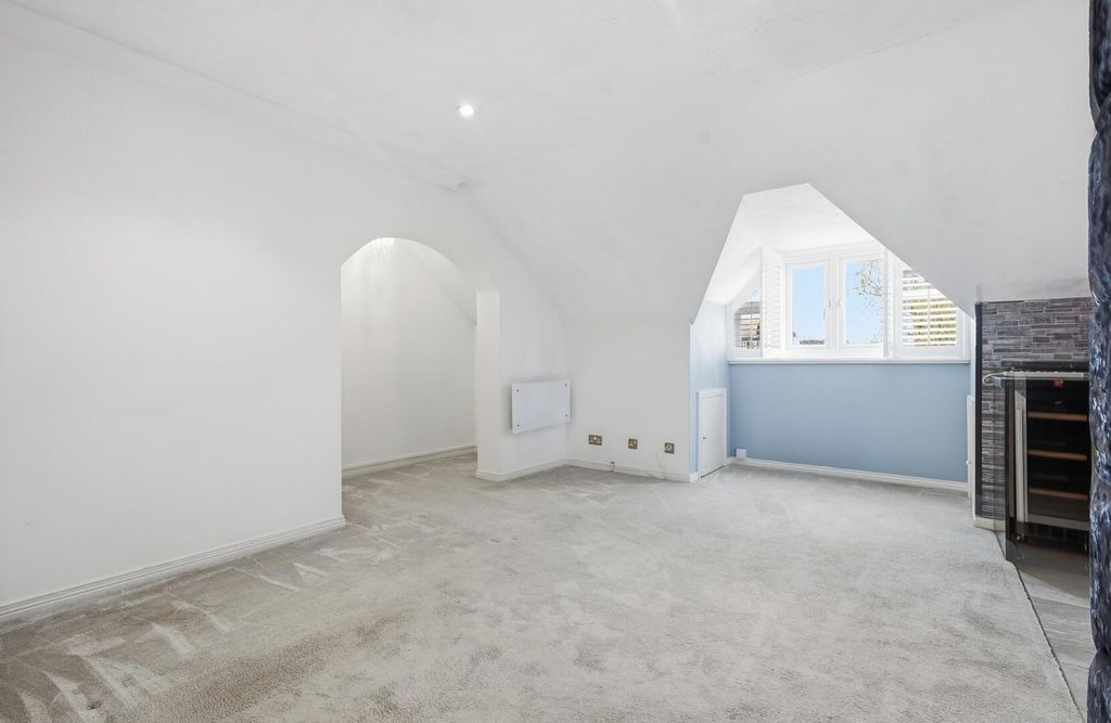 Property photo 2 of 12 Loft