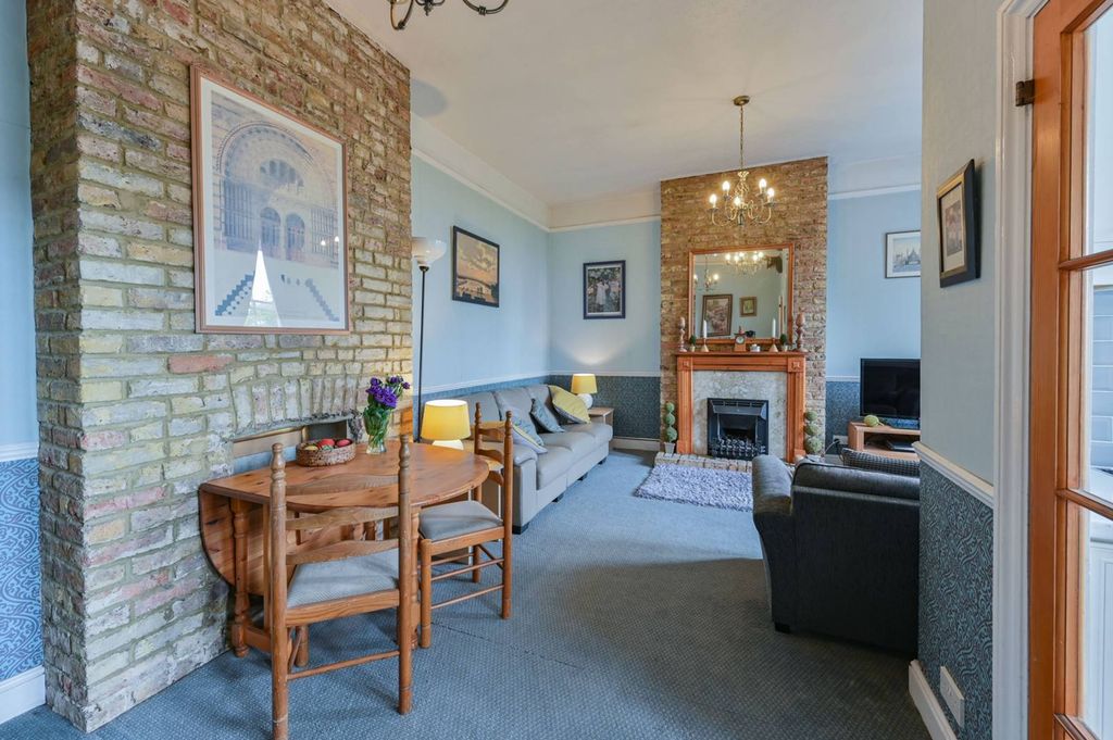 Property photo 3 of 13