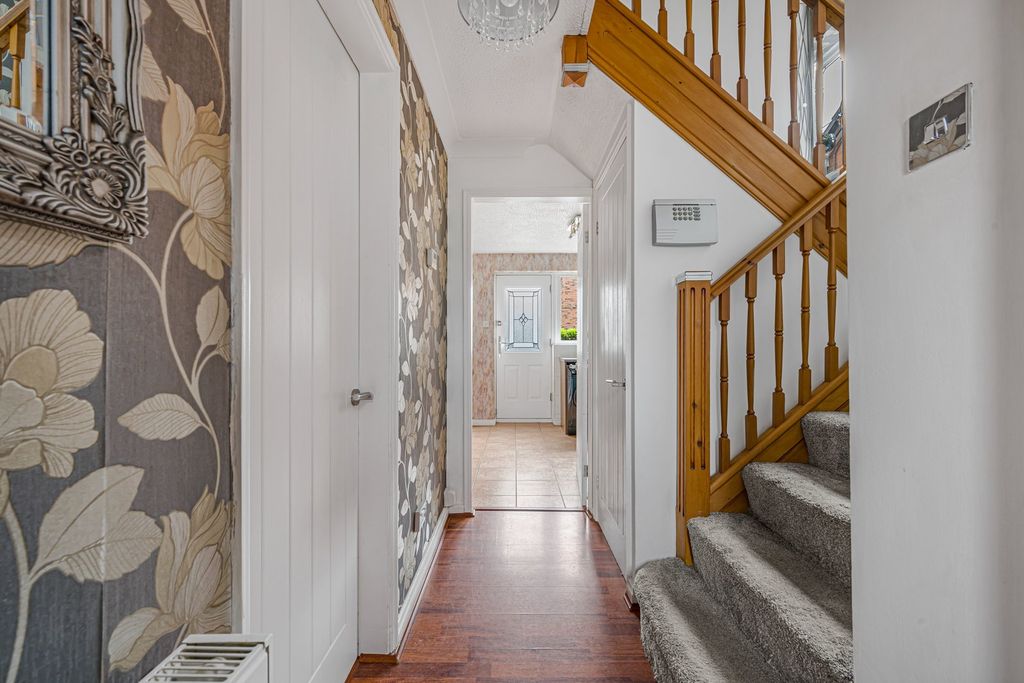 Property photo 3 of 33
