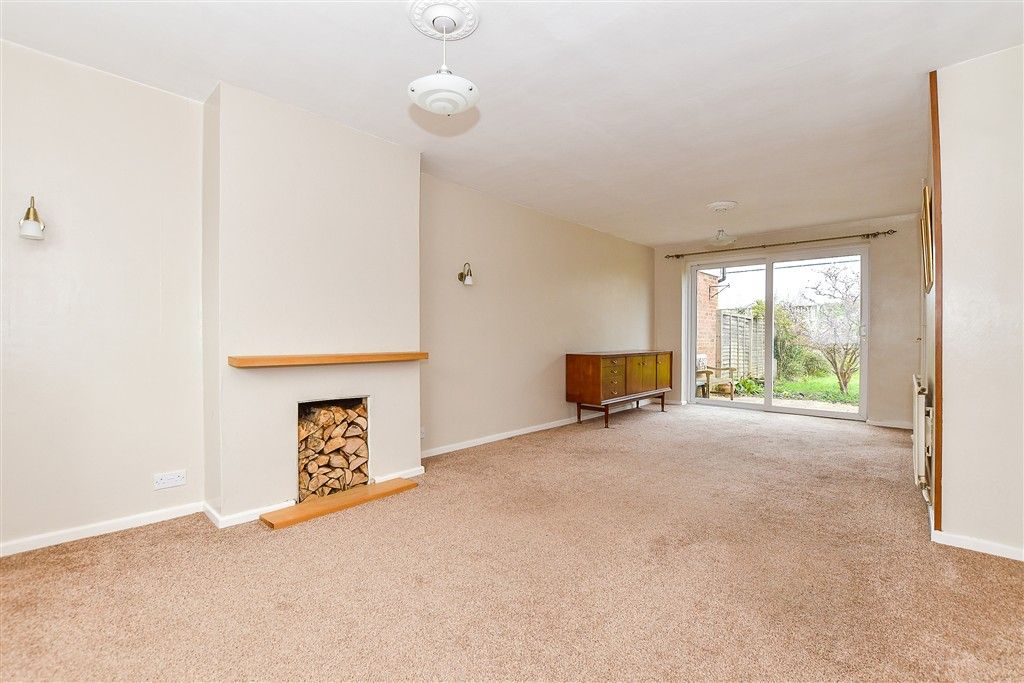 Property photo 3 of 21 Lounge