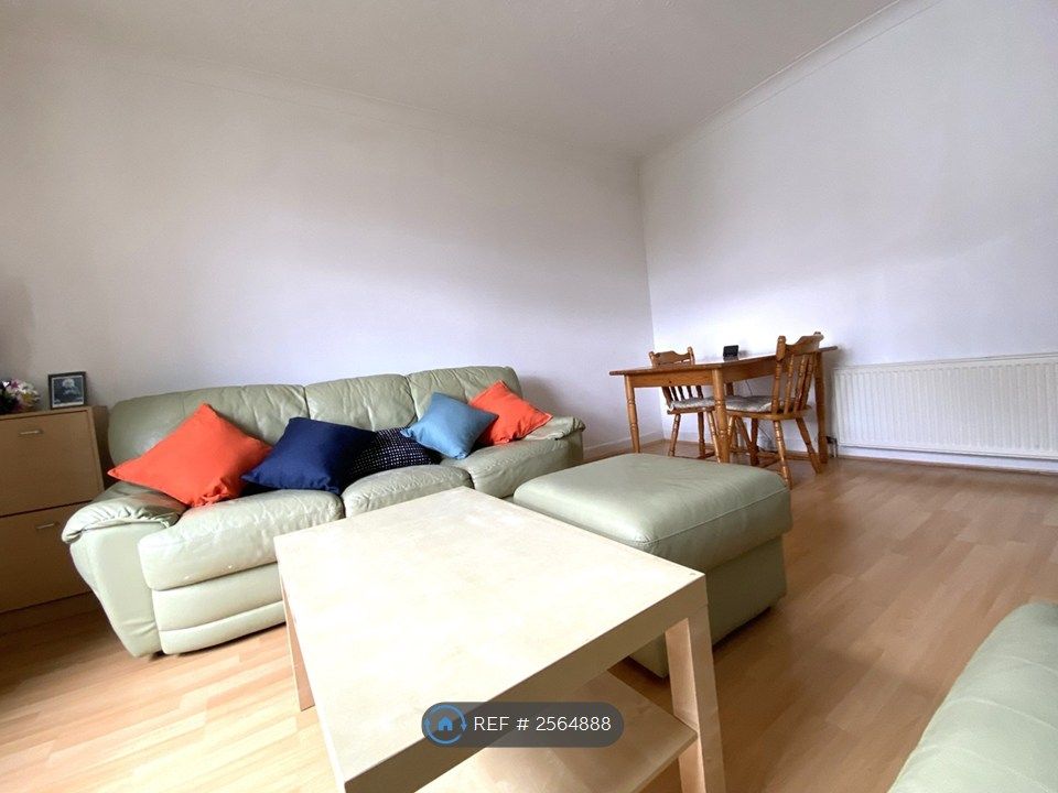 Property photo 1 of 11 Living Room