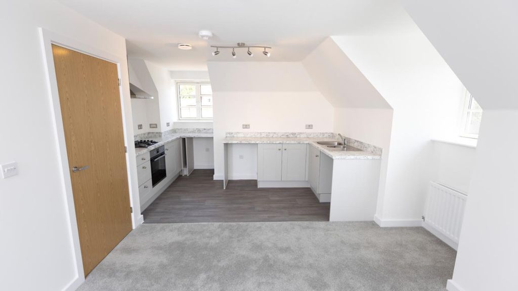 Additional image 12 of 2 bed flat for salePetworth GU28