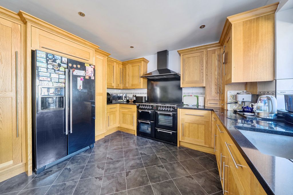 Property photo 3 of 29 Kitchen