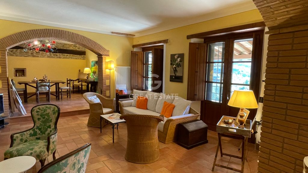 Property photo 2 of 34 Interiors