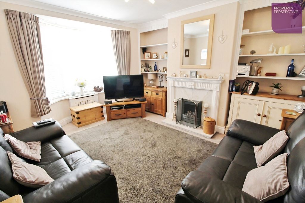 Property photo 2 of 17 Lounge