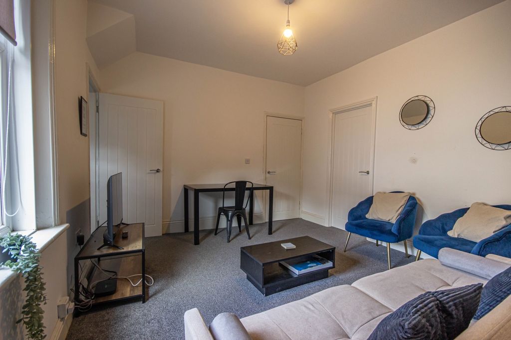 Property photo 2 of 12 3