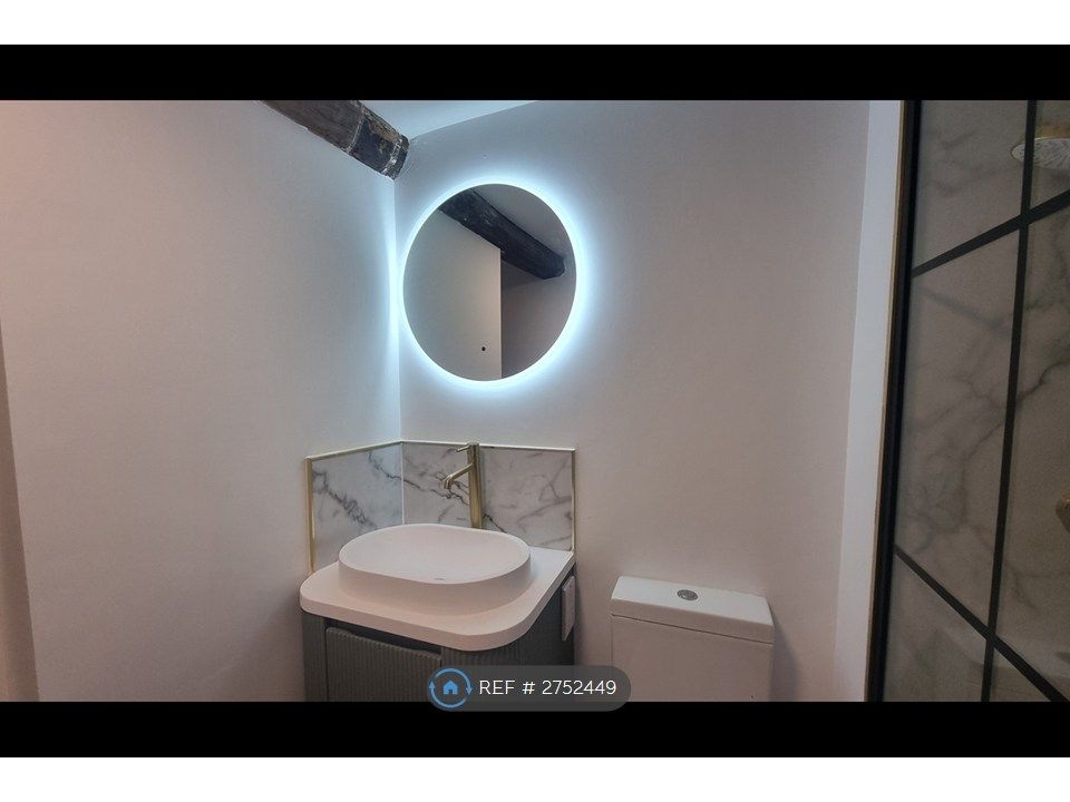 Property photo 3 of 9 Bathroom