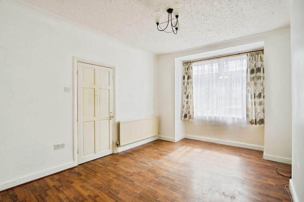 Property photo 3 of 18 Pbox-Img.Jpg