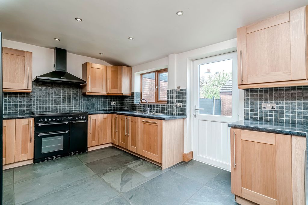Property photo 3 of 35