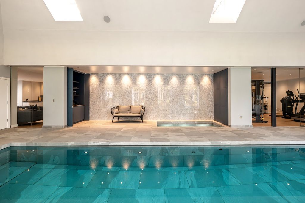 Property photo 3 of 31 Picture No. 12