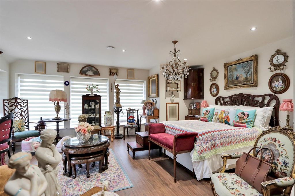 Property photo 3 of 13 Davidson Frost-Wellings, Dfw, Lancaster House, Bus