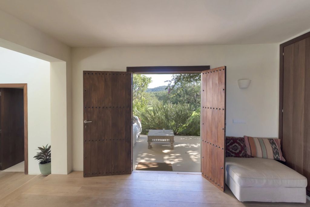 Property photo 3 of 66