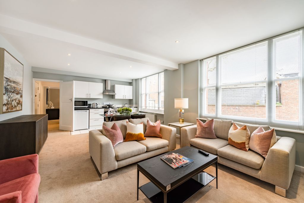 Property photo 1 of 7 Mayfair Apartment For Rent