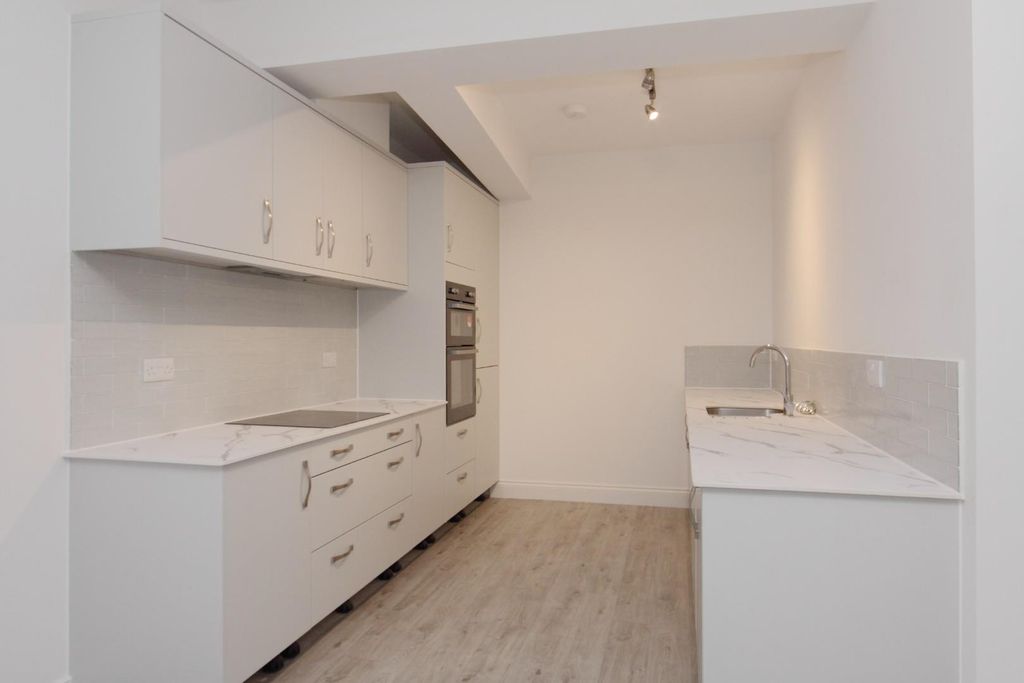 Property photo 2 of 9 Kitchen