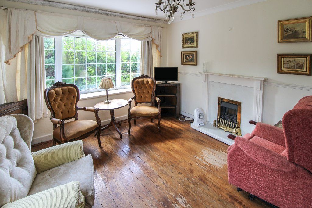 Property photo 2 of 11 Lounge