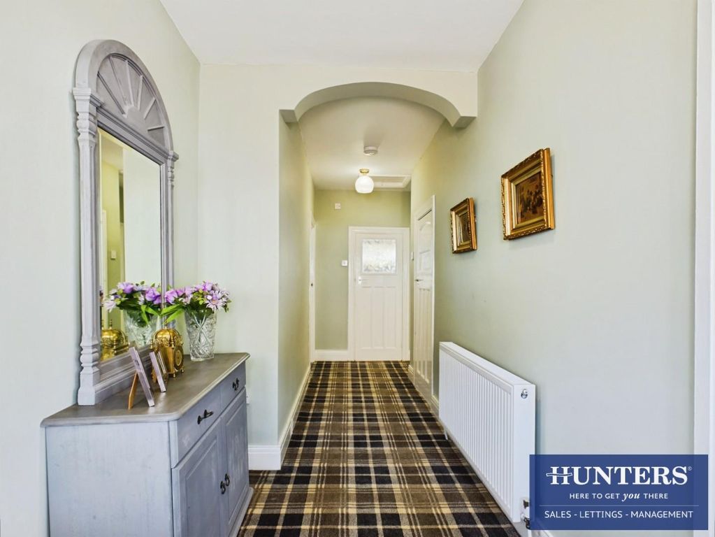 Property photo 2 of 12 Hallway