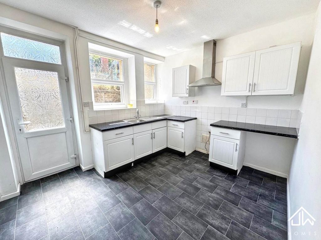 Property photo 2 of 13 Kitchen